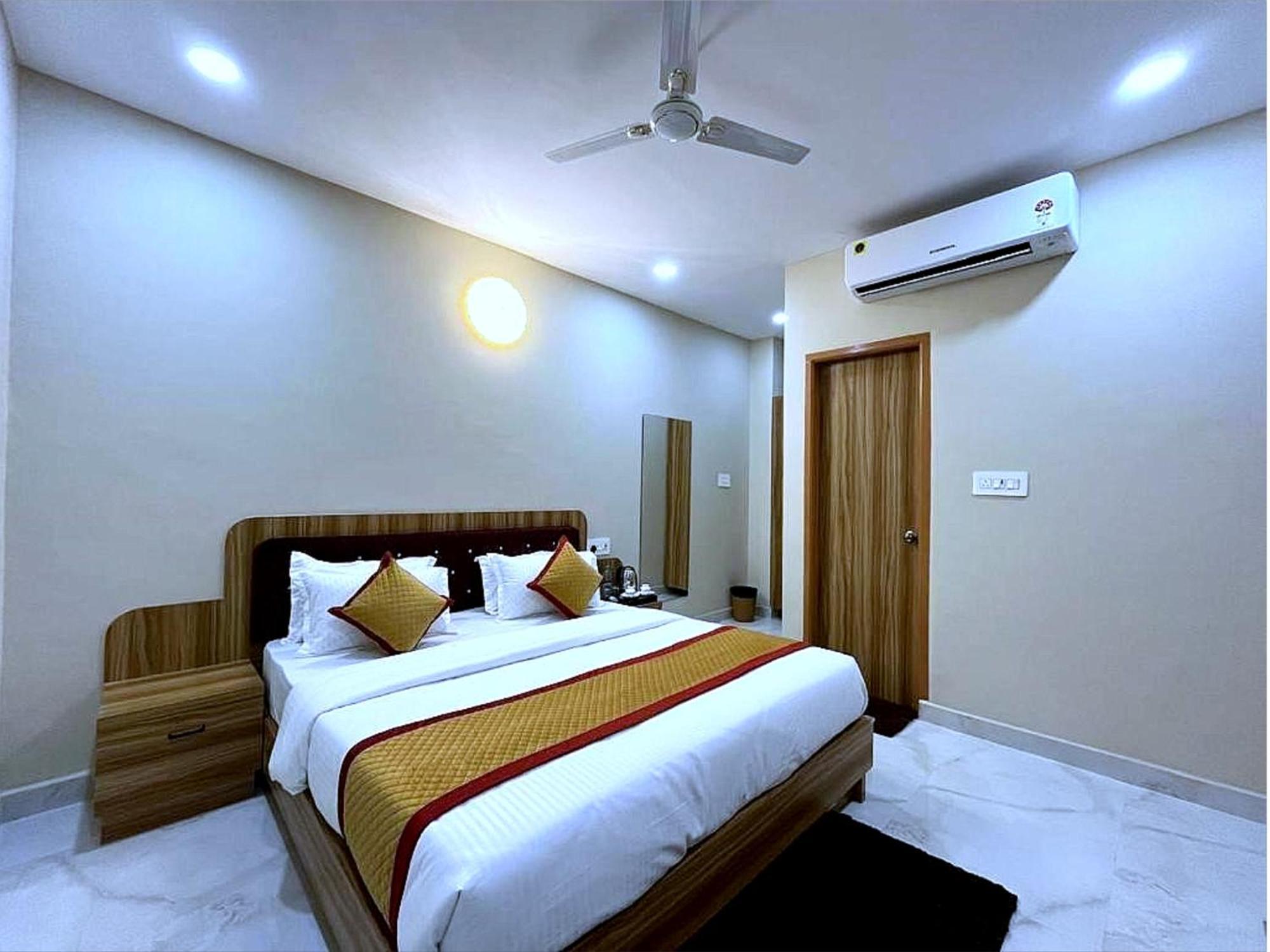 Hotel Vrinda Niddhivan ! Fully Ac, Prem Mandir At Walking Distance ! Just Near The Iskcon Temple Vrindāvan エクステリア 写真