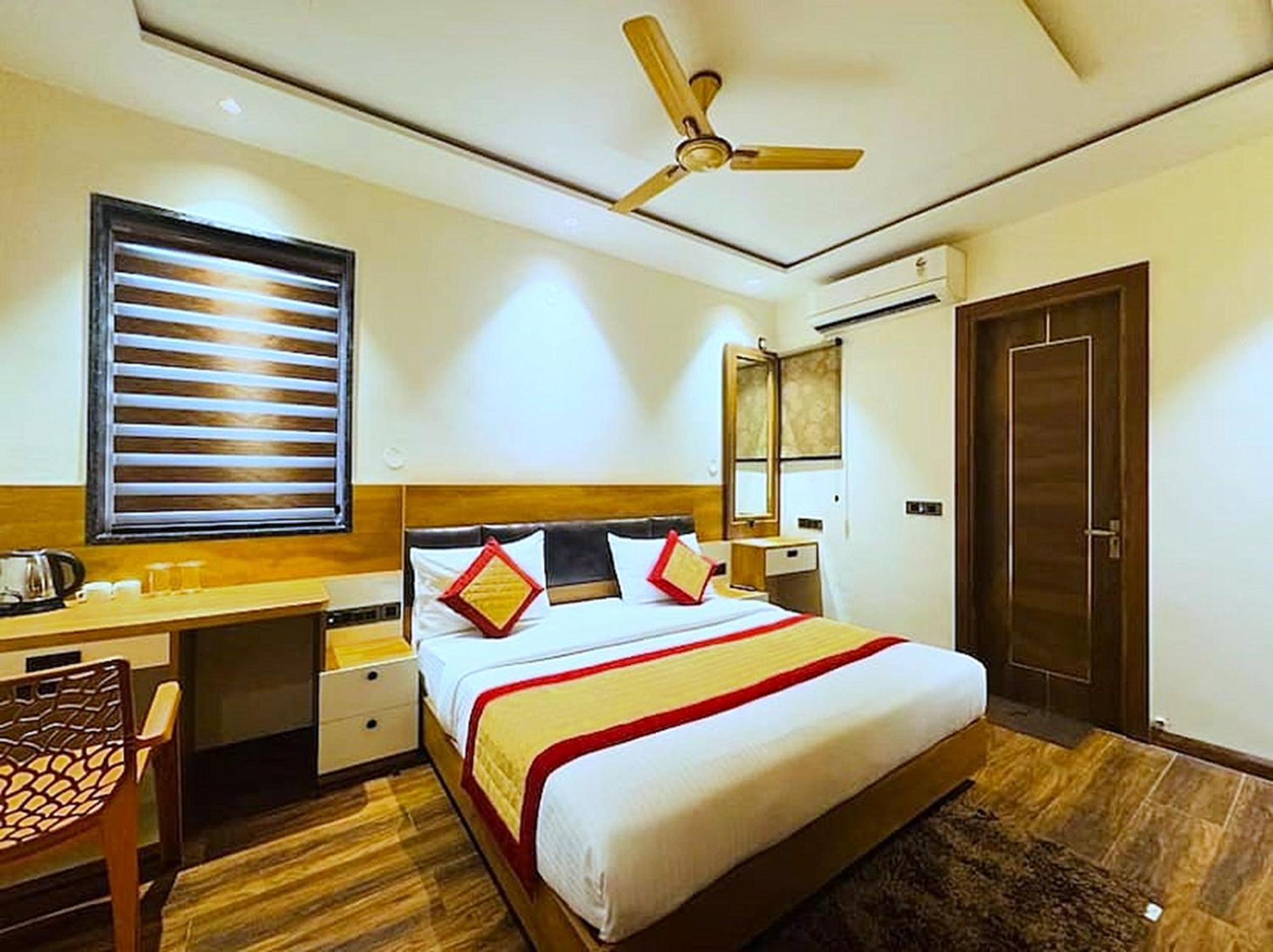 Hotel Vrinda Niddhivan ! Fully Ac, Prem Mandir At Walking Distance ! Just Near The Iskcon Temple Vrindāvan エクステリア 写真